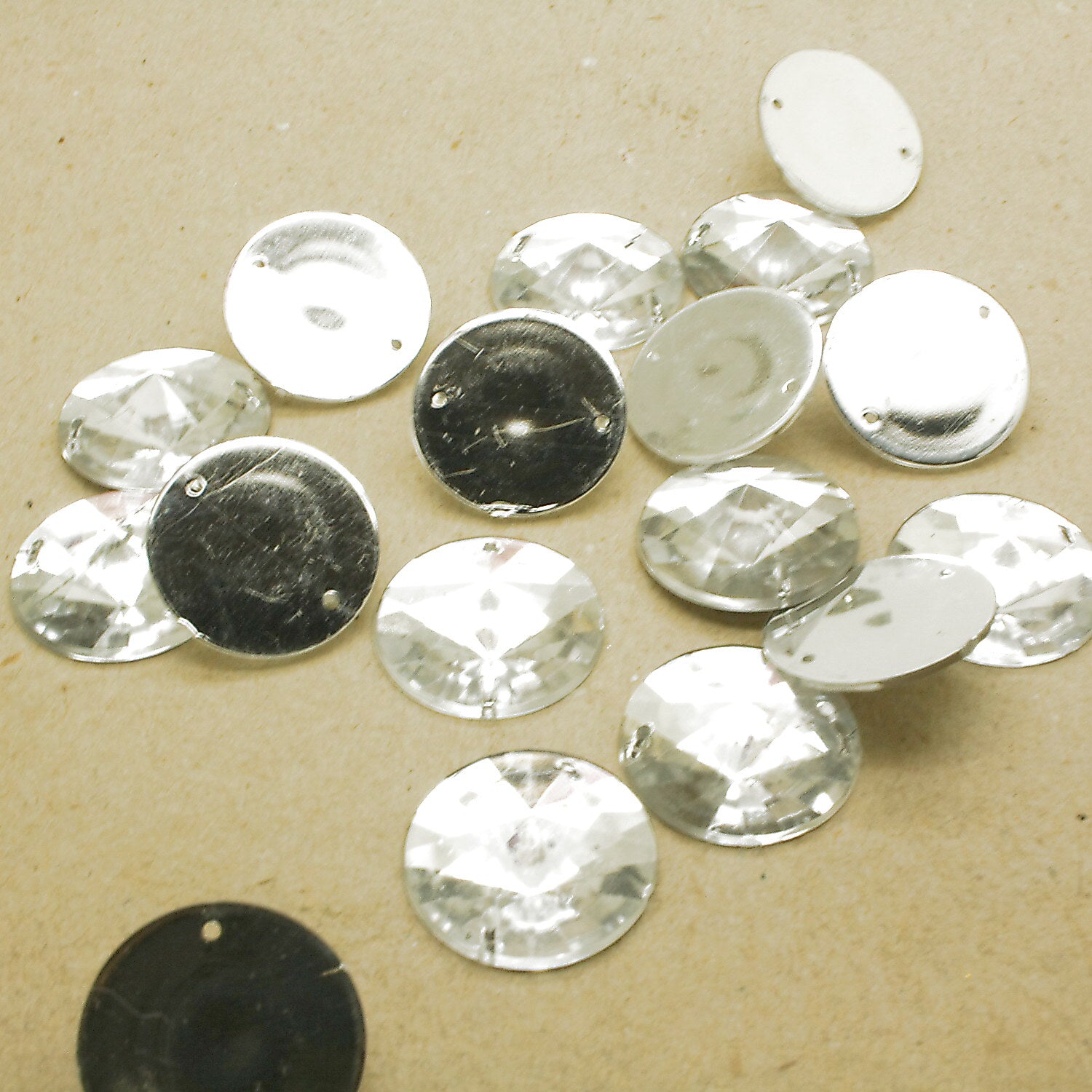 SILVER ROUND RIVOLI - PACK OF 10 - TEARDROP 20 mm FLAT BACK RHINESTONE GEMS - sarahi.NYC