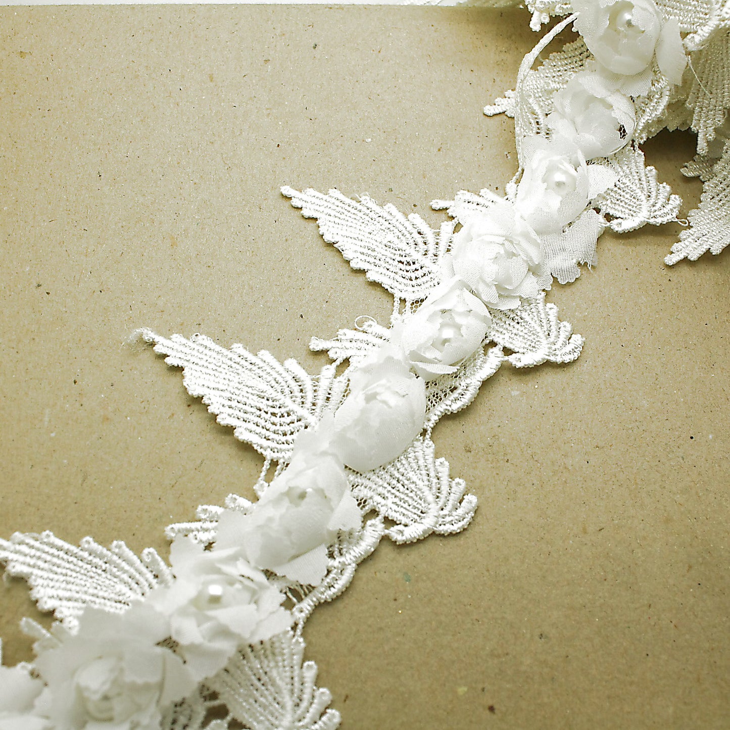 WHITE ROSE FLORAL PEARL TRIM - sarahi.NYC