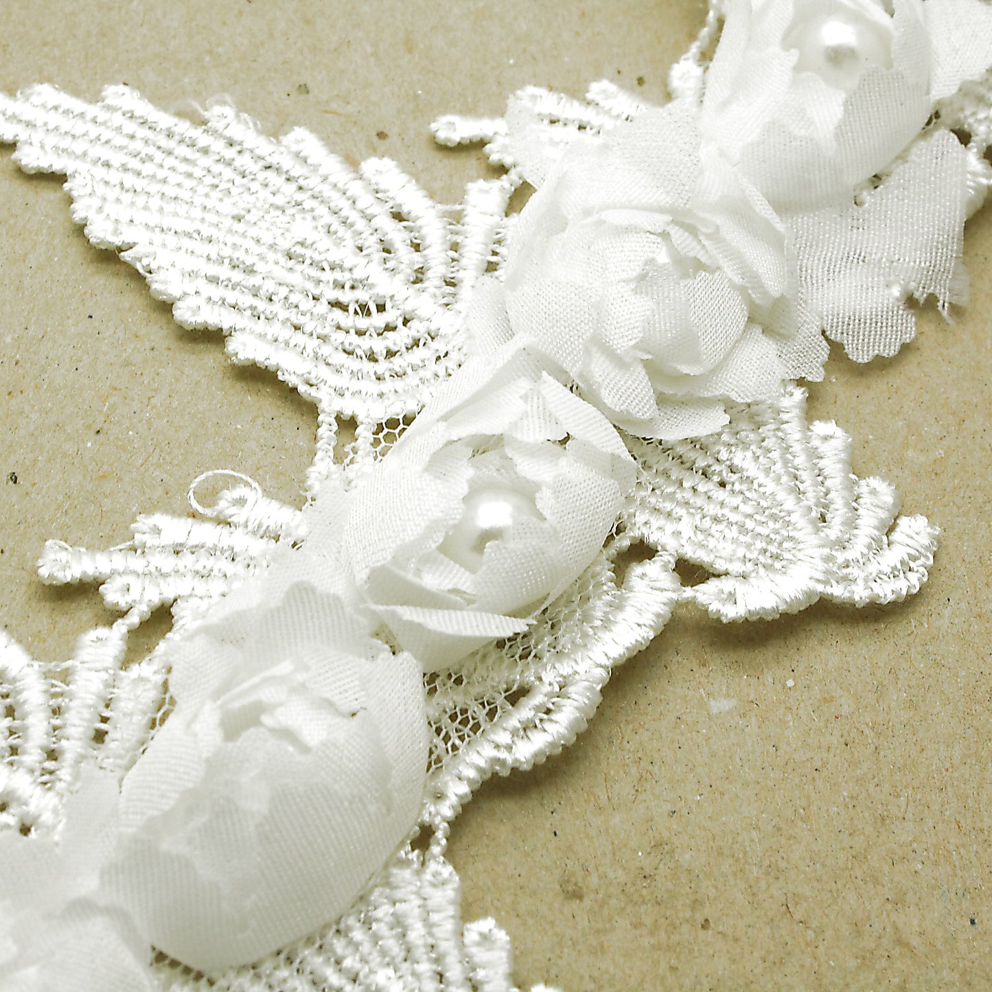 WHITE ROSE FLORAL PEARL TRIM - sarahi.NYC