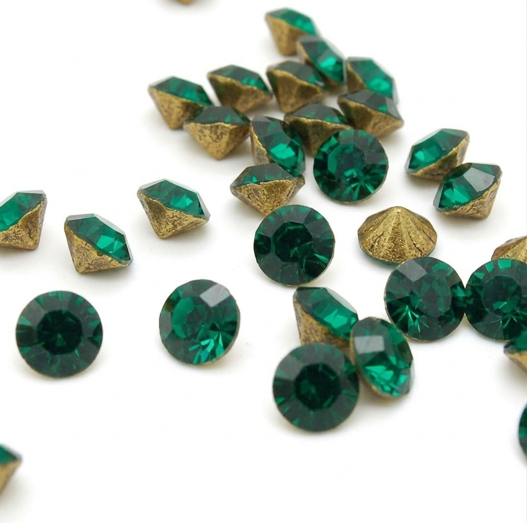 10 PCS X 8mm CHATON CRYSTALS   - sarahi.NYC