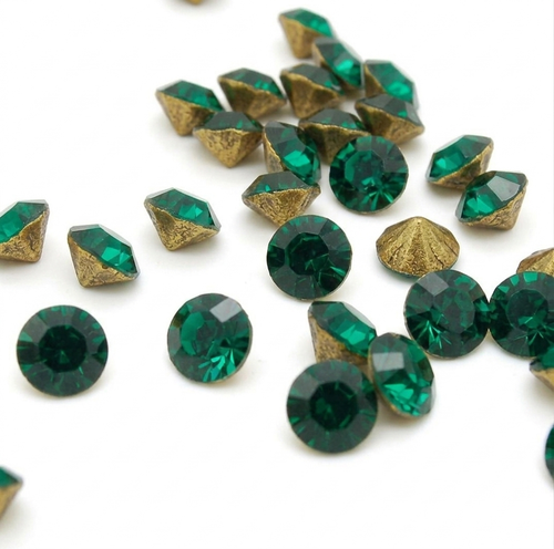 10 PCS X 8mm CHATON CRYSTALS   - sarahi.NYC