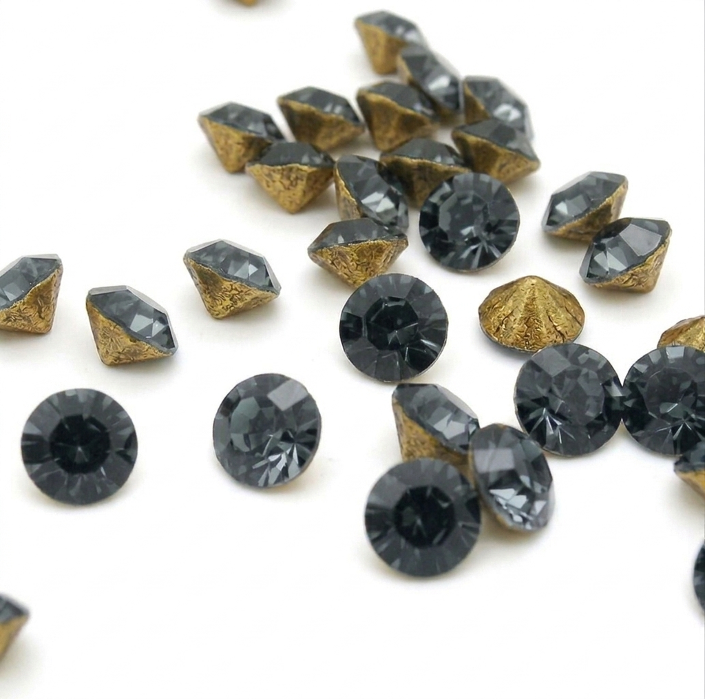 10 PCS X 8mm CHATON CRYSTALS   - sarahi.NYC
