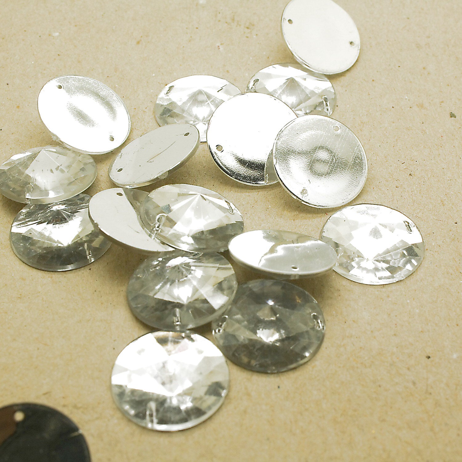 SILVER ROUND RIVOLI - PACK OF 10 - TEARDROP 20 mm FLAT BACK RHINESTONE GEMS - sarahi.NYC