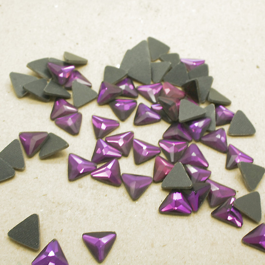 10 mm PURPLE TRIANGLE RHINESTONE x 30 pieces - sarahi.NYC