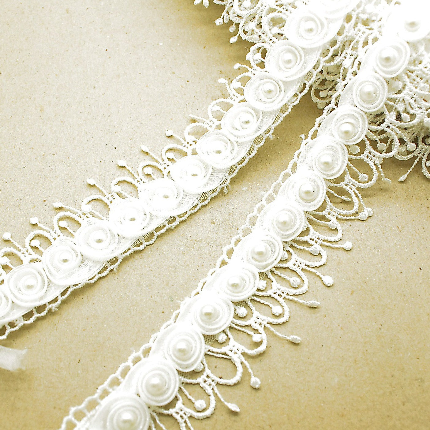 WHITE FLOWER PEARL TRIM