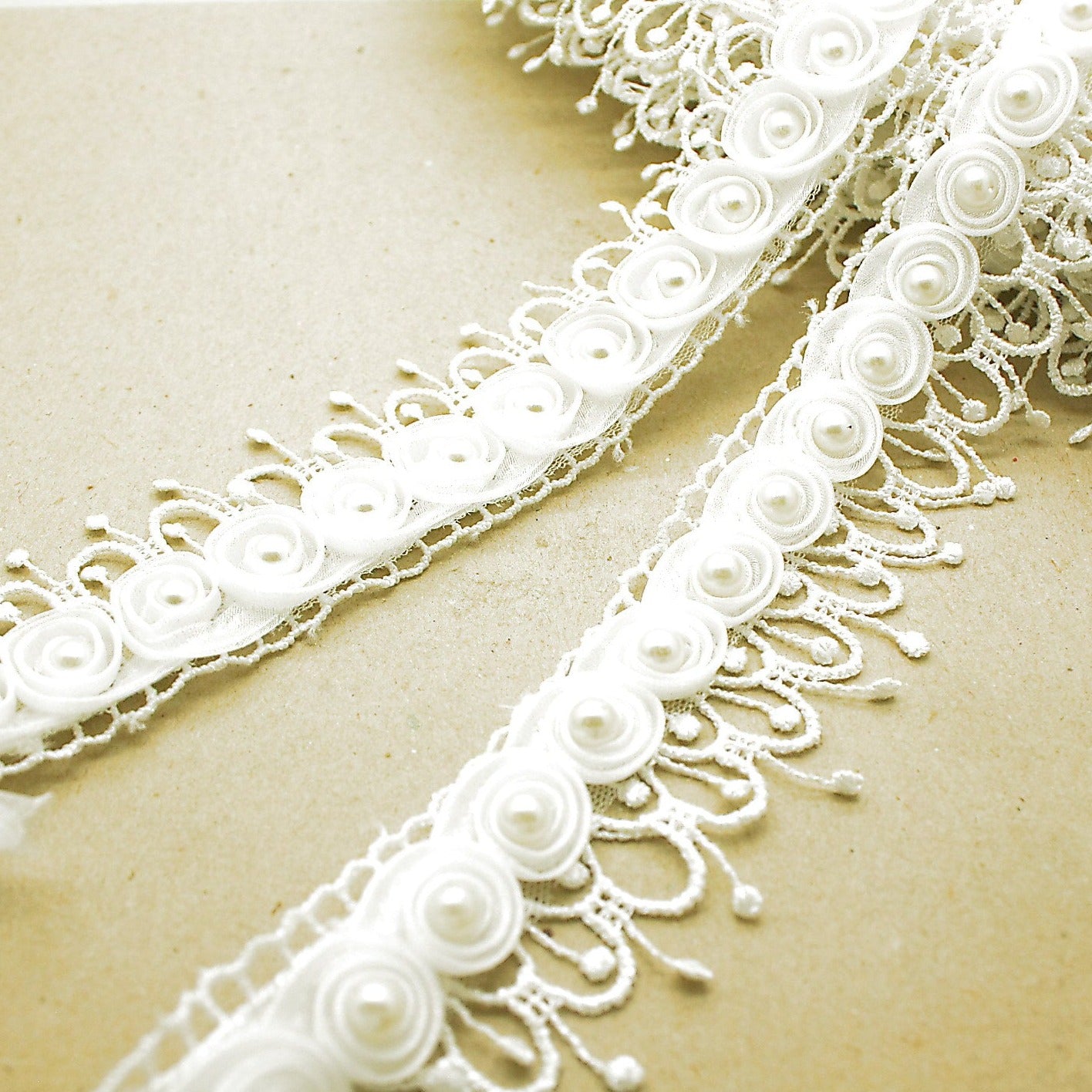 WHITE FLOWER PEARL TRIM