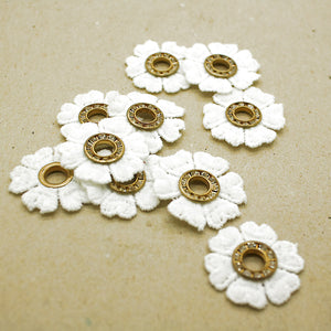 10 X WHITE FLOWER MOTIFS - SARAHI.NYC