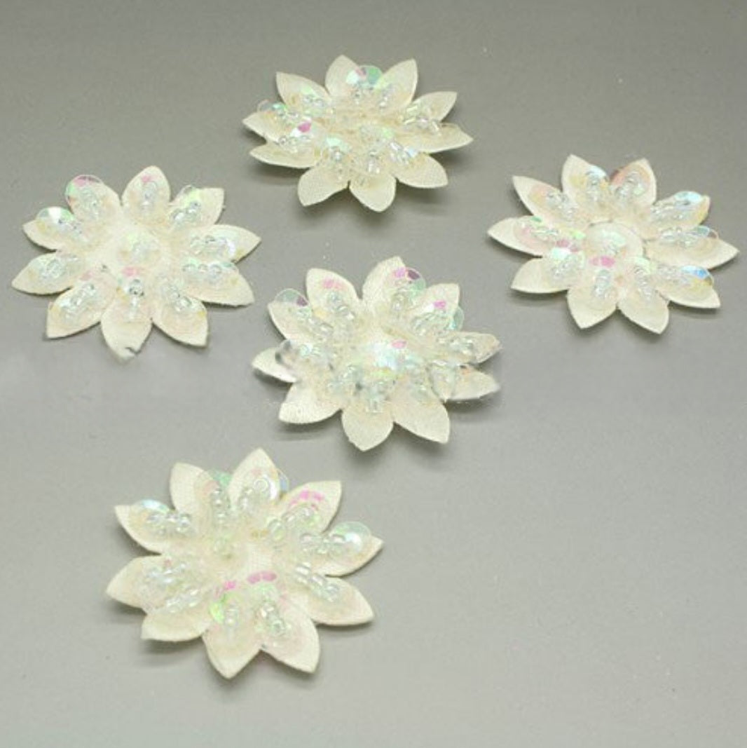 5 X WHITE FLOWER MOTIFS - SARAHI.NYC