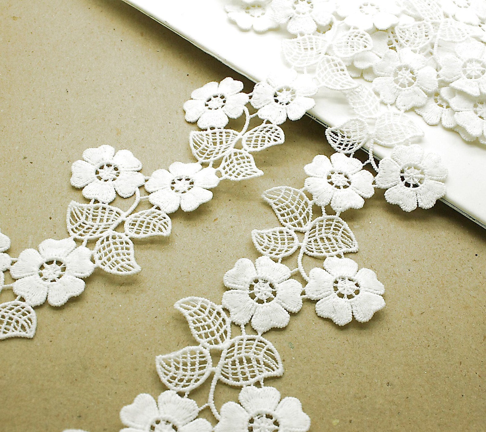WHITE FLORAL LACE TRIM - sarahi.NYC