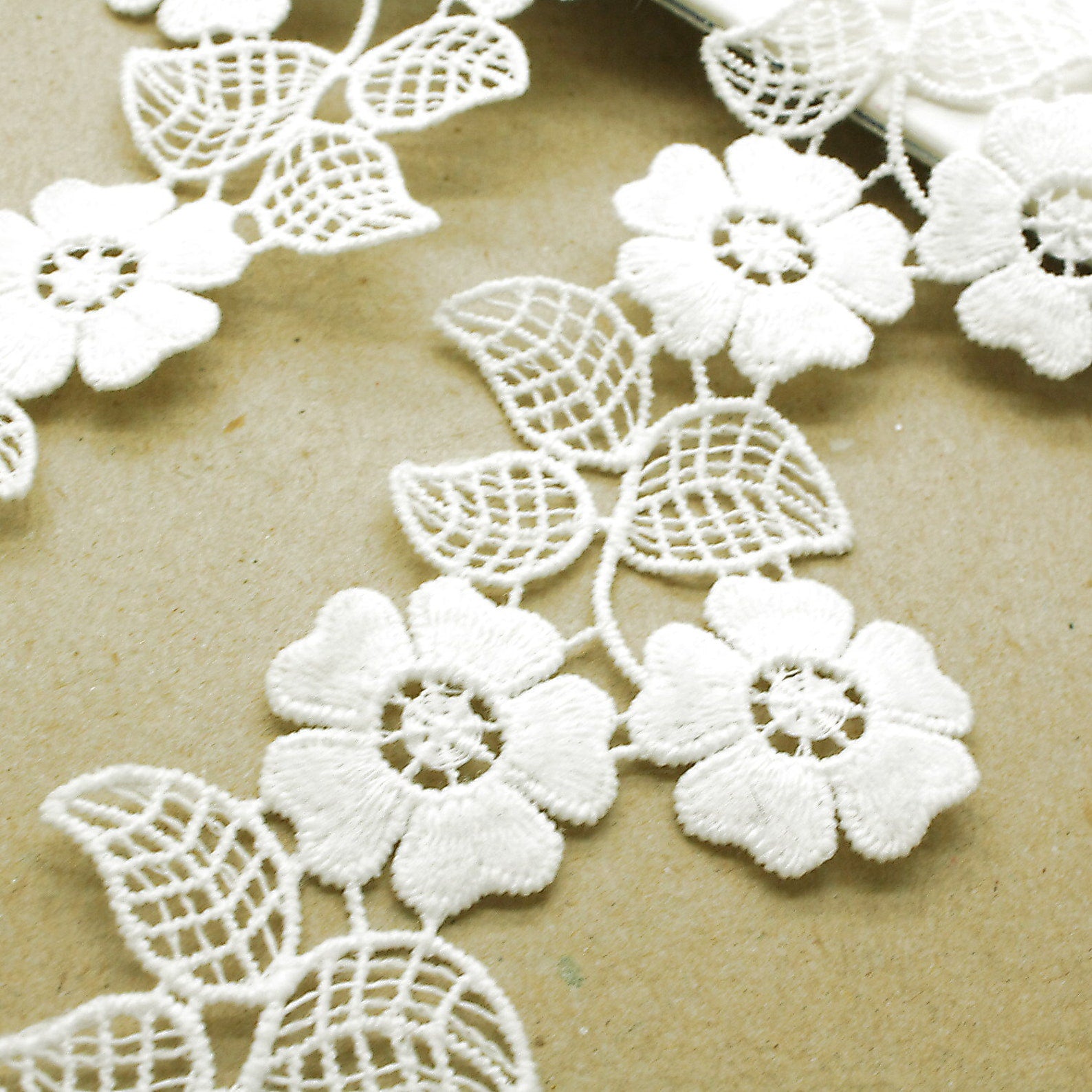 WHITE FLORAL LACE TRIM - sarahi.NYC