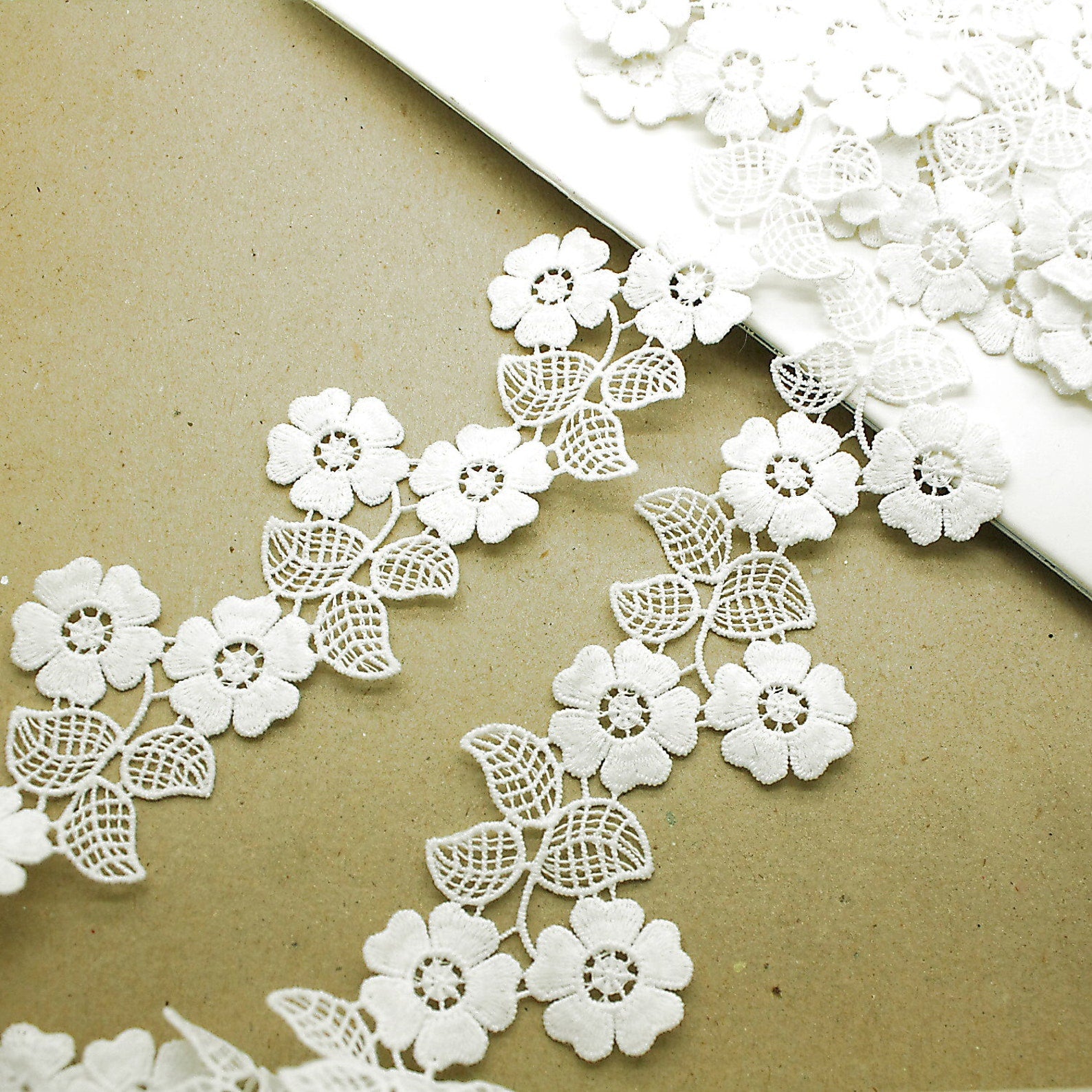 WHITE FLORAL LACE TRIM - sarahi.NYC