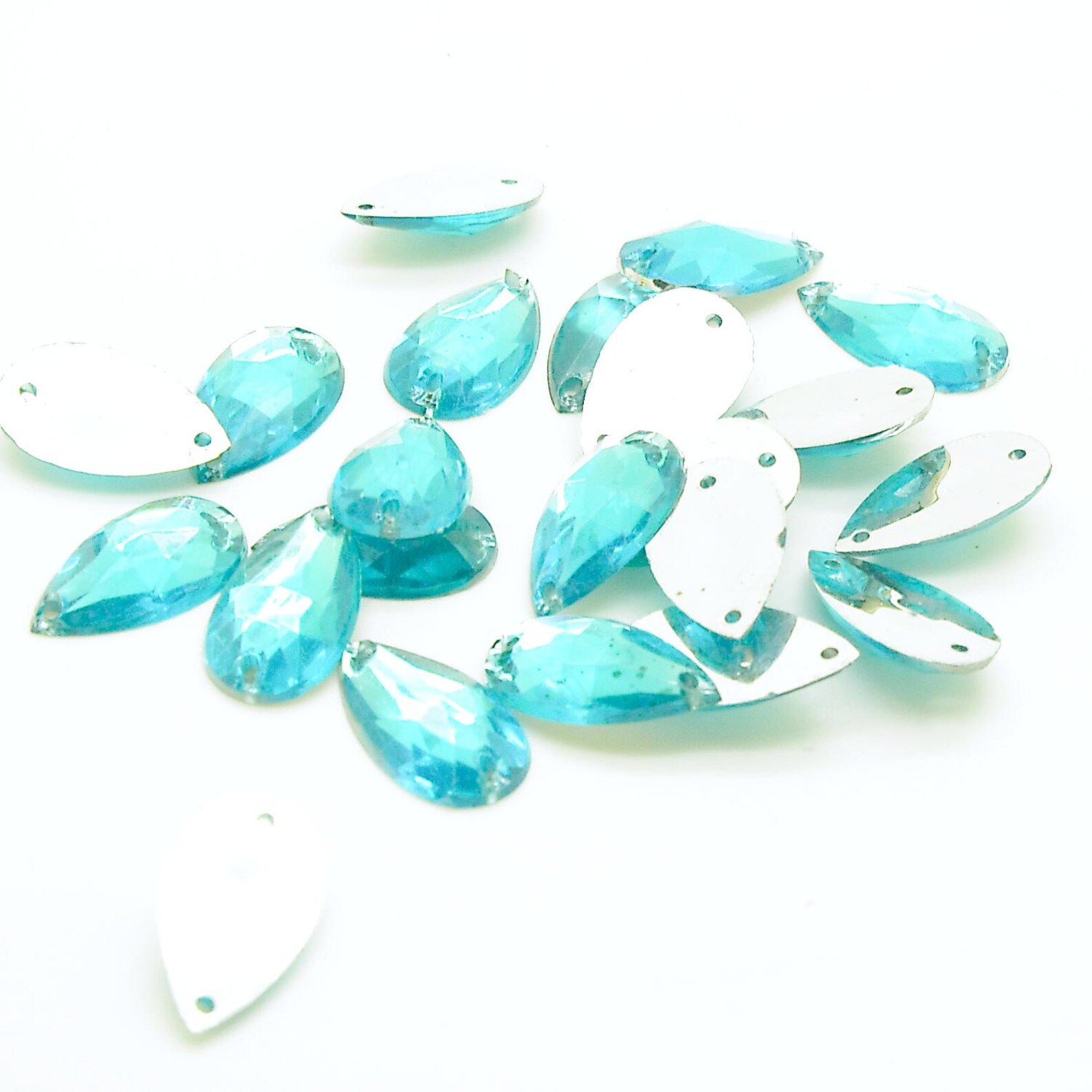 PACK OF 30 - 18mm x 10mm TURQUOISE TEARDROP FLATBACK RHINESTONES - sarahi.NYC